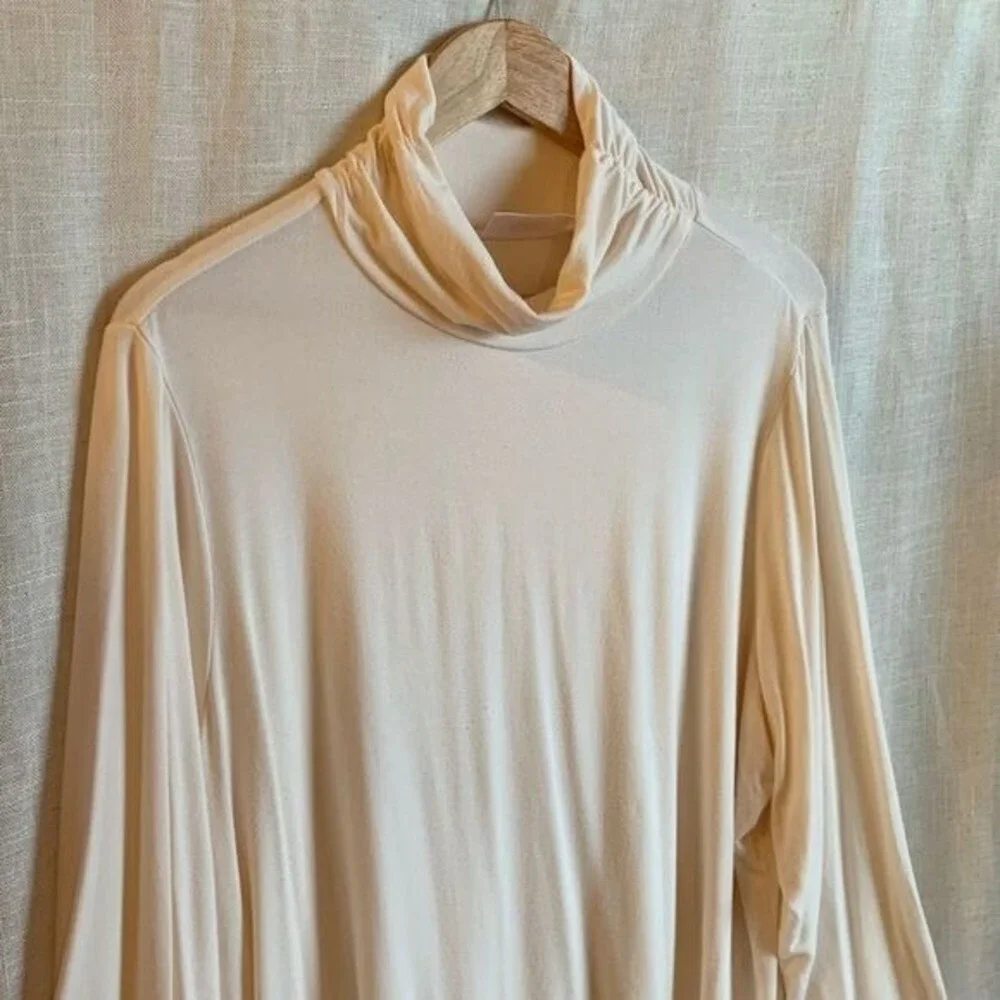 Belle Kim Gravel Womens‎ Turtleneck Top Size 1X Cream Soft Drape Minimalist
